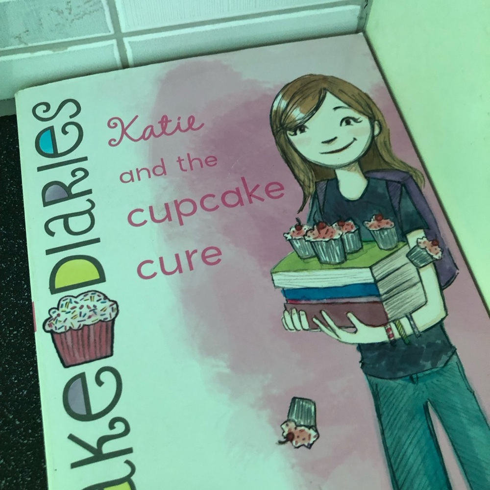 Cupcake Diaries: Katie and the Cupcake Cure: Book 1 - Picture 3 of 9